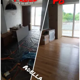 Zdjęcie 'przed i po' przedstawia remontowane wnętrze: po lewej stronie podłoga zabezpieczona folią, rozpakowane meble, po prawej stronie świeżo położona, lśniąca drewniana podłoga, rozpakowane...