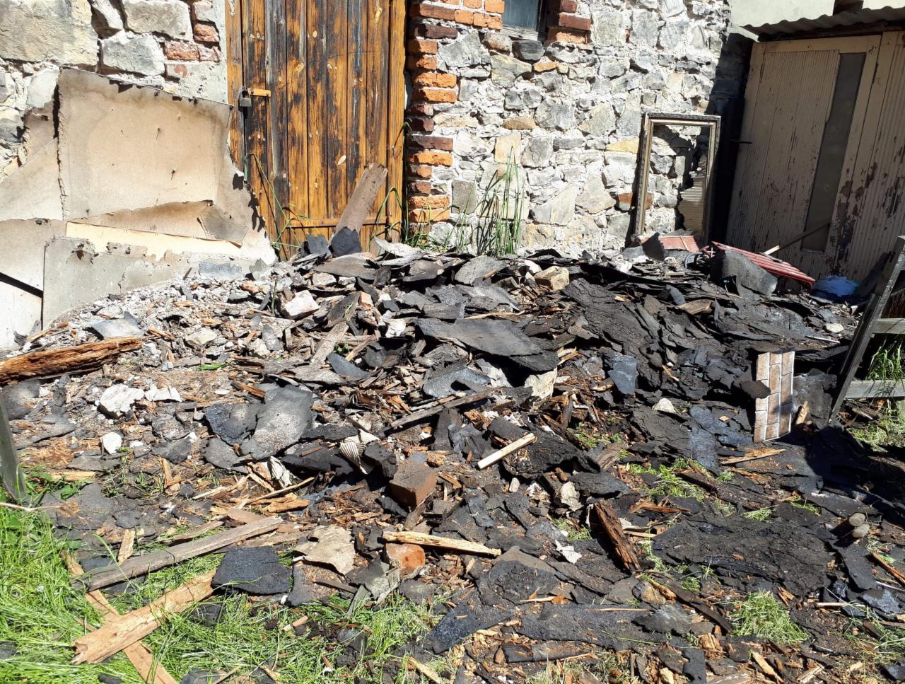 Sprzatanie, wywóz i utylizacja z podworka PRZED