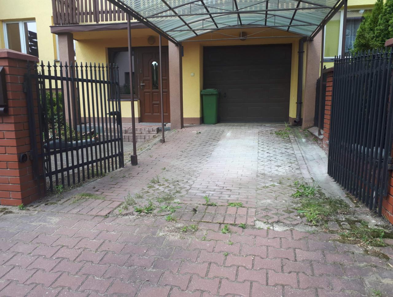 Sprzątanie po remoncie z wywozem i utylizacja - zdjęcie PO