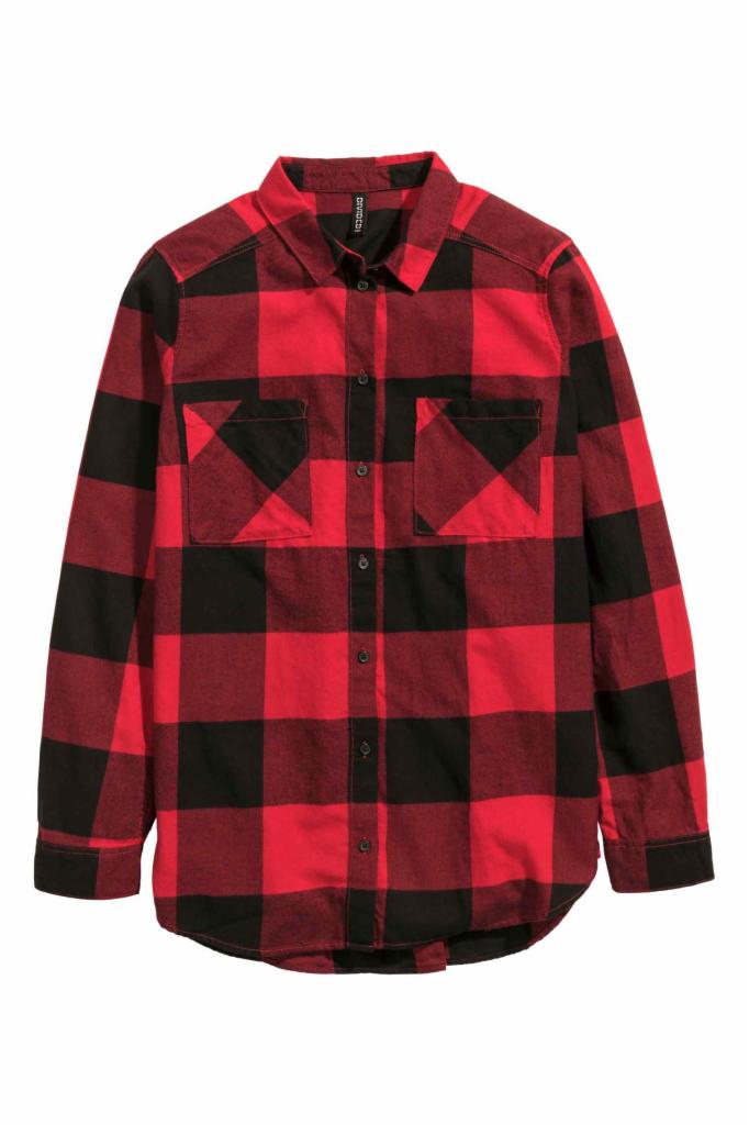 Czerwono-czarna koszula flanelowa w kratę z długim rękawem i dwoma kieszeniami na piersi, zapinana na guziki, widoczna metka marki.