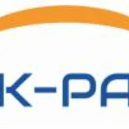 Niebieskie logo DK-PAX z pomarańczowym łukiem nad napisem.