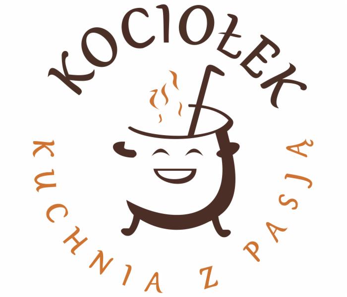 Logo firmy cateringowej przedstawiające uśmiechnięty garnek z parującą zawartością i chochlą, otoczony napisem 'Kociołek Kuchnia z Pasją' w brązowych odcieniach.