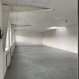 Szczecin ul. Pomorska :Sucha zabudowa ściany + sufity (szpachlowanie + malowanie)