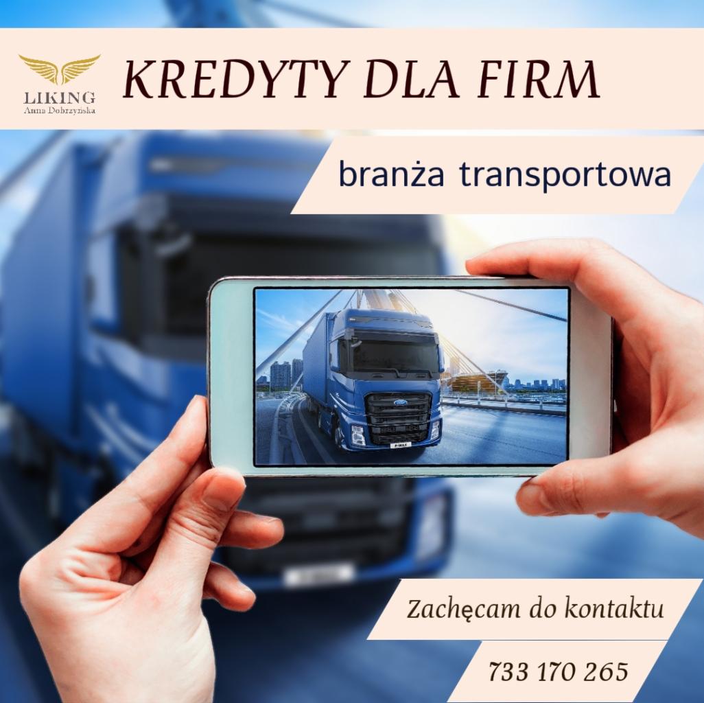 Reklama kredytu dla firm transportowych: ręce trzymają smartfon wyświetlający zdjęcie niebieskiej ciężarówki na tle miejskiej panoramy, w tle rozmyty obraz ciężarówki, logo firmy i numer telefonu.