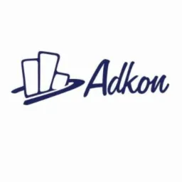 Niebieskie logo firmy Adkon z trzema budynkami w tle, na białym tle.