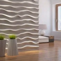 Nowoczesny salon z dekoracyjną ścianą 3D o falistym wzorze, oświetloną od dołu, z dwoma doniczkami z trawą na pierwszym planie i widokiem na ośnieżone góry za oknem.