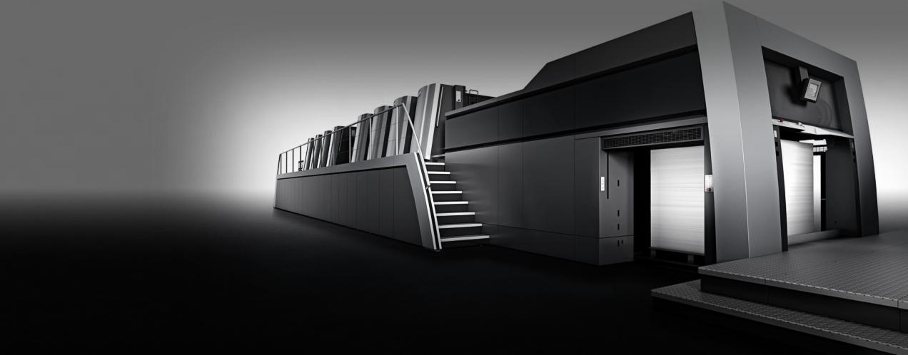 Profesjonalna, nowoczesna maszyna drukarska w odcieniach szarości, z widocznymi schodami i załadowanym stosem białego papieru.