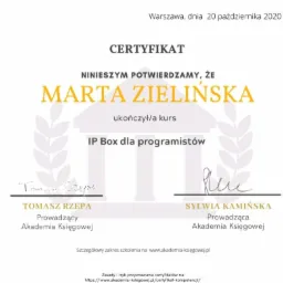 Certyfikat ukończenia kursu 'IP Box dla programistów' dla Marty Zielińskiej, wystawiony przez Akademię Księgową, podpisany przez Tomasza Rzepę i Sylwię Kamińską.