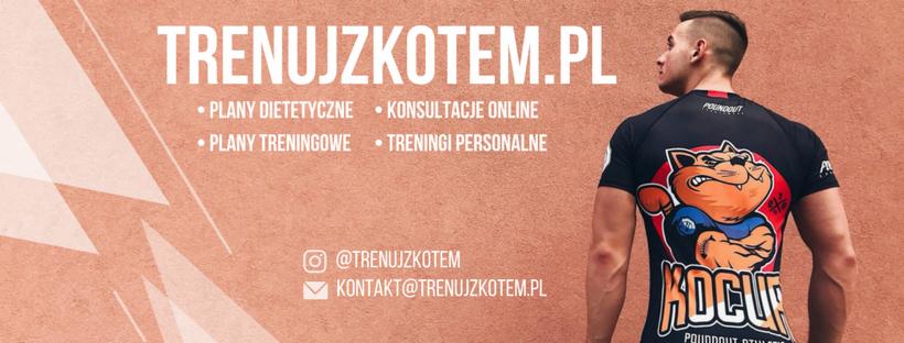 Grafika reklamowa z adresem strony trenujzkotem.pl, oferującej plany dietetyczne, treningowe, konsultacje online i treningi personalne, z wizerunkiem wysportowanego mężczyzny w koszulce z motywem...