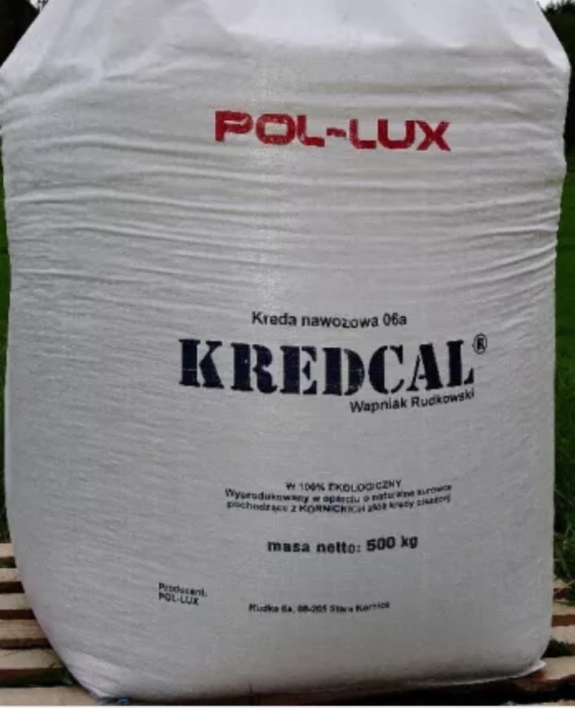 Duży biały worek z kredą nawozową Kredcal, widoczny napis 'W 100% EKOLOGICZNY' oraz informacja o masie netto 500kg, producent Pol-Lux.