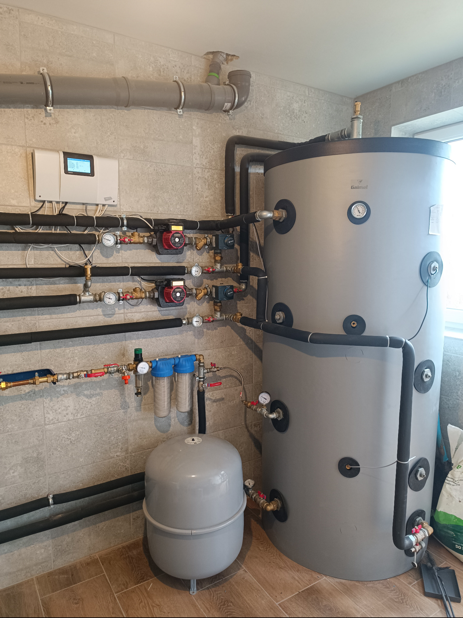 Kocioł zasypowy + bufor c.o. + zasobnik c.w.u.