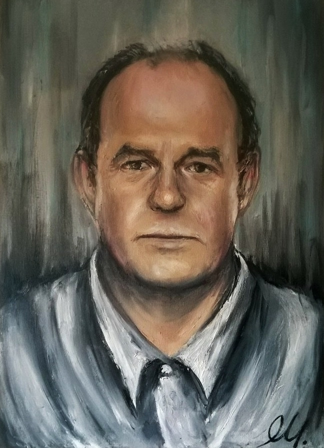 Szczeciński portret olejny mężczyzny na płótnie, w szaro-niebieskiej kolorystyce, z widoczną fakturą pędzla i subtelnym podpisem autora w prawym dolnym rogu.