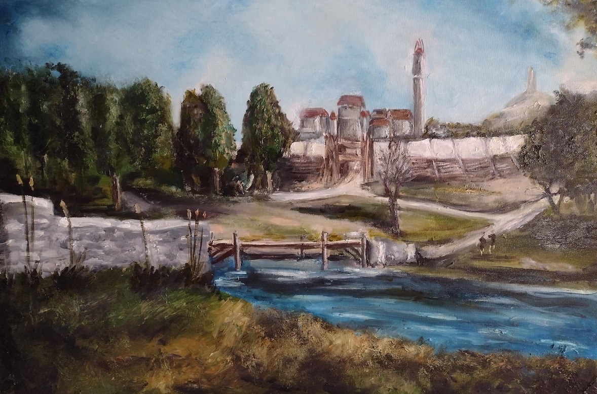 Pejzaż olejny przedstawiający rzekę z drewnianym mostkiem na pierwszym planie, w tle zamek z wieżą i wzgórze z ruinami, malowany w impresjonistycznym stylu.