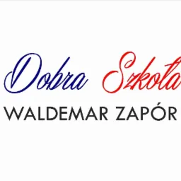 Logo firmy 'Dobra Szkoła Waldemar Zapór' z napisem 'Dobra' w kolorze niebieskim i 'Szkoła' w kolorze czerwonym, umieszczone nad nazwą firmy w kolorze czarnym na białym tle.
