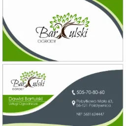 Wizytówka firmy ogrodniczej: logo z drzewem, dane kontaktowe (telefon, adres, NIP) Dawida Bartulskiego i napis 'Usługi Ogrodnicze' na szarym tle z zielonymi akcentami.