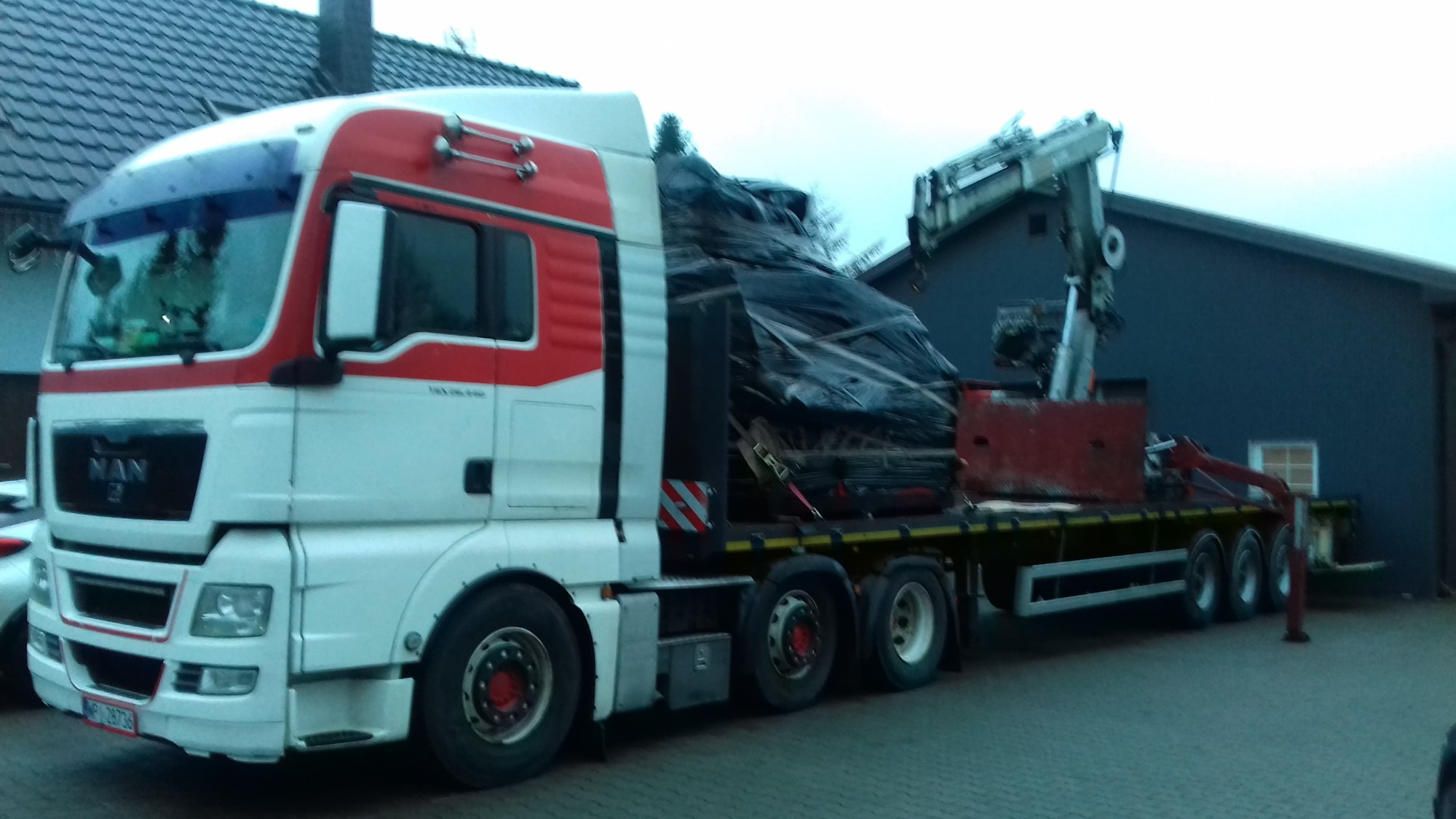 transport hds naczepa z żurawiem