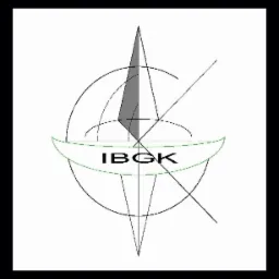 Stylizowany kompas z zielonym łukiem i napisem IBGK, otoczony czarnymi liniami i półokręgami.