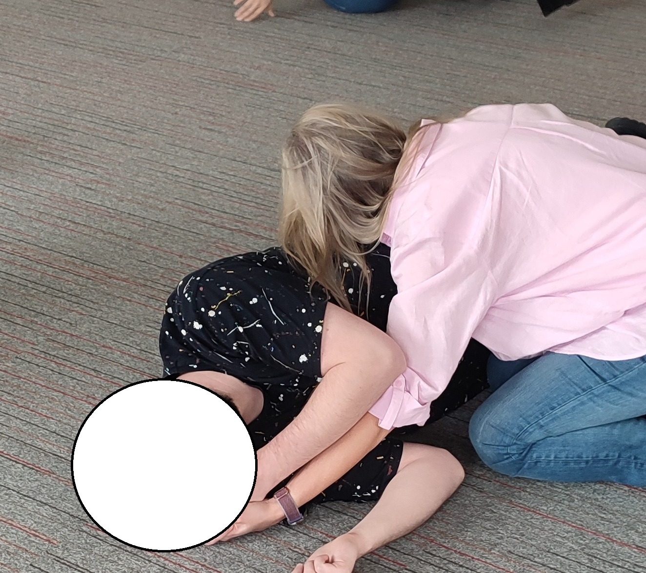 Szkolenia Praktyczne z I Pomocy Przedlekarskiej - Ćwiczenia z Bezpiecznej Pozycji Bocznej