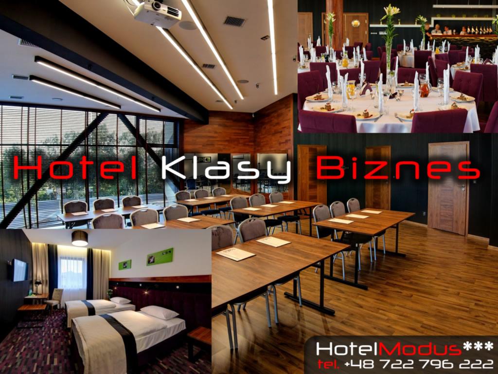 Kompozycja zdjęć przedstawia wnętrza hotelu klasy biznes: salę konferencyjną z widokiem, salę bankietową z nakrytymi stołami i pokój hotelowy z dwoma łóżkami.