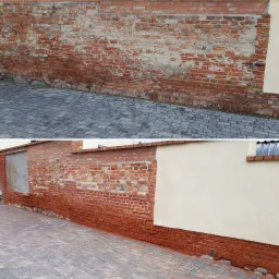 Porównanie stanu muru z czerwonej cegły przed i po czyszczeniu oraz impregnacji, widoczne różnice w kolorze i strukturze cegły, kostka brukowa w tle.