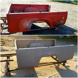 AkorTech - Dwa ujęcia karoserii skrzyni ładunkowej samochodu typu pickup przed i po nałożeniu podkładu, umieszczonej na wózku warsztatowym z kołami, widoczne ślady korozji i napraw blacharskich.