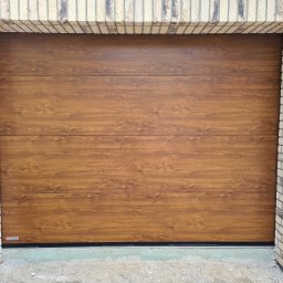 Brama garażowa firmy KRISPOL