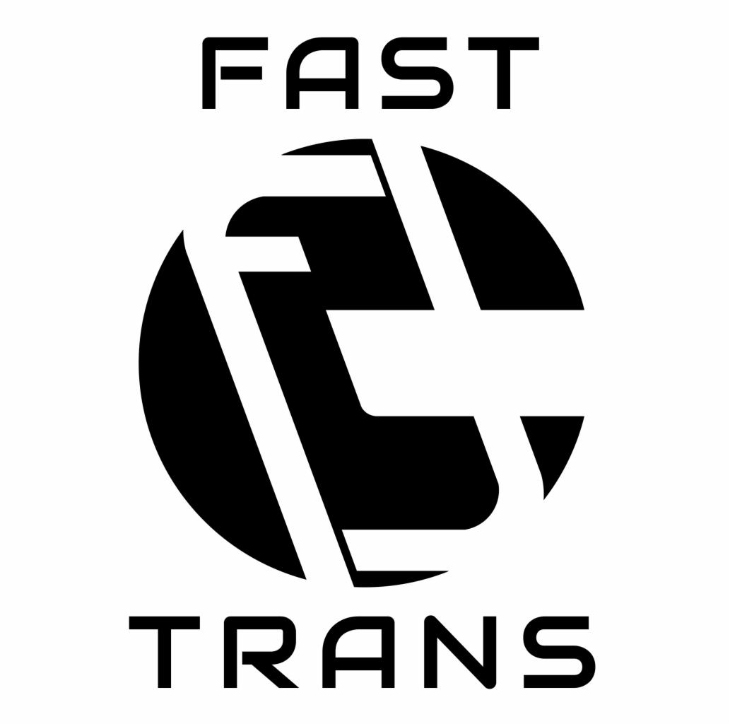 Czarne logo firmy transportowej 'FAST TRANS' z abstrakcyjnym symbolem w kształcie litery 'F' wkomponowanym w okrąg.