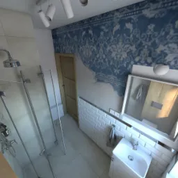 Nowoczesna łazienka z kabiną prysznicową, umywalką w zabudowie i dekoracyjną tapetą w kwiaty.