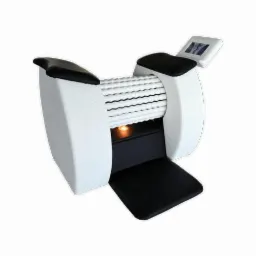 Urządzenie Body Roll: biała obudowa z perforacją, czarne poduszki i siedzisko, centralnie umieszczone obracające się wałki, podświetlenie LED wewnątrz, ekran sterujący z boku.