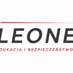 Logo firmy LEONE z napisem EDUKACJA I BEZPIECZEŃSTWO w kolorze czerwonym pod nazwą firmy.