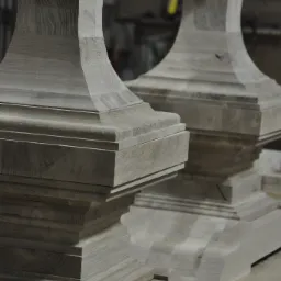 nogi stołu w trakcie pracy