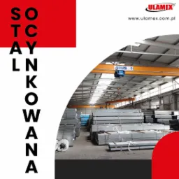 Magazyn firmy Ulamax z ułożonymi w stosy profilami stalowymi, widoczny suwnica ABUS 8t, logo firmy w prawym górnym rogu.