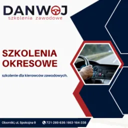 Grafika reklamowa: Szkolenia okresowe dla kierowców zawodowych, dłoń na kierownicy autobusu w czerwonej ramce, dane kontaktowe.