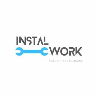 Logo firmy hydraulicznej 'INSTALWORK' z kluczem francuskim zamiast litery 'L' i napisem 'USŁUGI HYDRAULICZNE' poniżej.