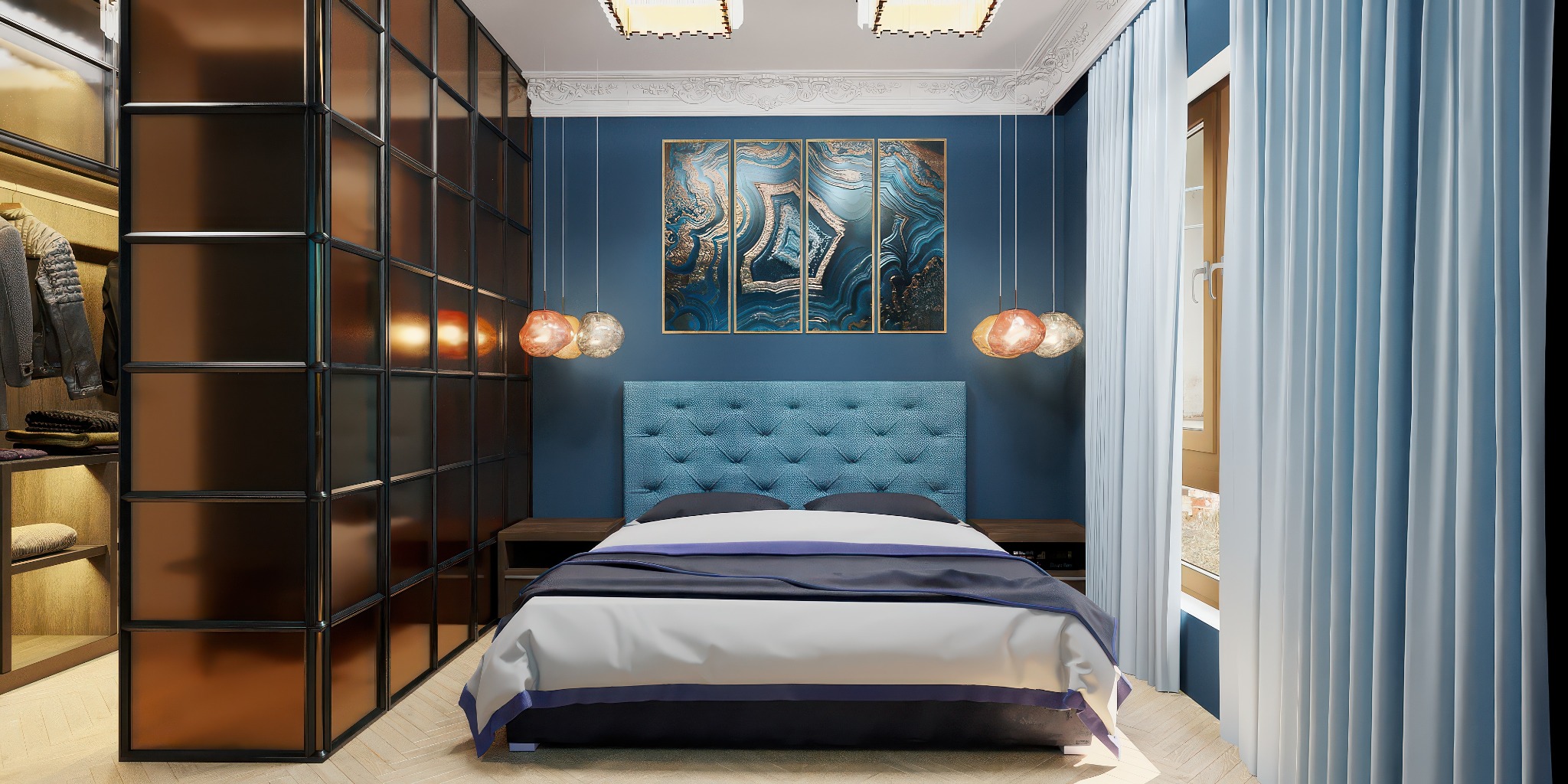 Nowoczesna sypialnia z łóżkiem z pikowanym zagłówkiem, obrazami w odcieniach błękitu i złotych akcentów. Po lewej stronie duża szafa z przydymionego szkła.