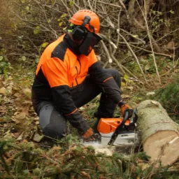 Cięcie drewna do kominka na życzenie klienta.