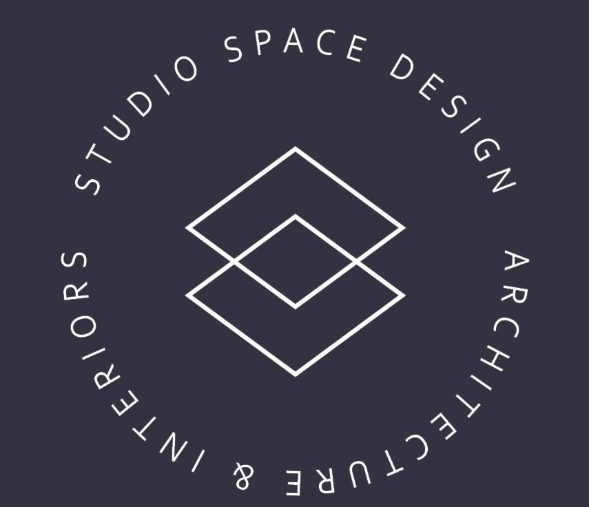 Logo firmy Studio Space Design Architecture & Interiors z dwoma przenikającymi się białymi kwadratami na granatowym tle.