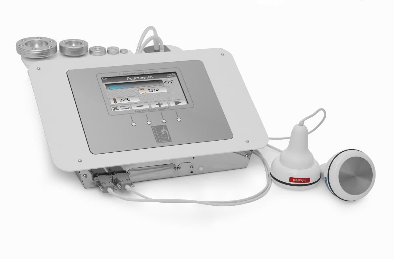 Profesjonalne urządzenie kosmetyczne z ekranem dotykowym wyświetlającym ustawienia podczerwieni, z dwiema głowicami zabiegowymi na białym tle.