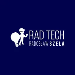Logo firmy RAD TECH Radosław Szela: biała sylwetka elektryka z żarówką na granatowym tle.