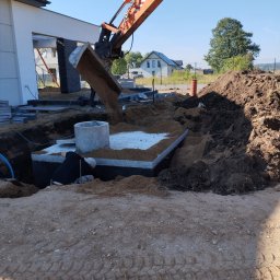 Hydro-Tech Katarzyna Rudź - Wykonujemy systemy odprowadzania i magazynowania wód opadowych( montaż zbiornika betonowego o pojemności10 000 litrów)