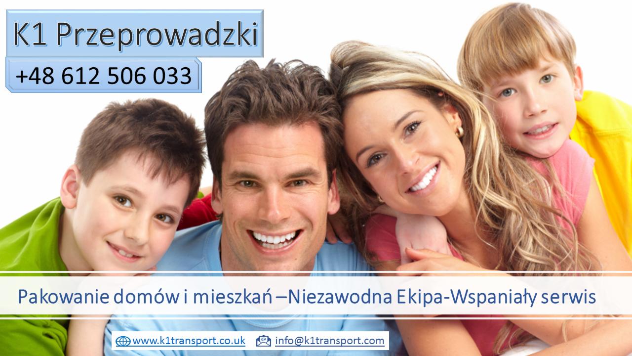 Uśmiechnięta rodzina na zdjęciu reklamowym firmy K1 z numerem telefonu i hasłem 'Pakowanie domów i mieszkań - Niezawodna Ekipa - Wspaniały serwis', adres strony internetowej i email.