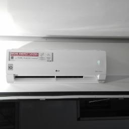 Hydro-Went Jan Wolny - Klimatyzator LG zamontowany w food tracker.