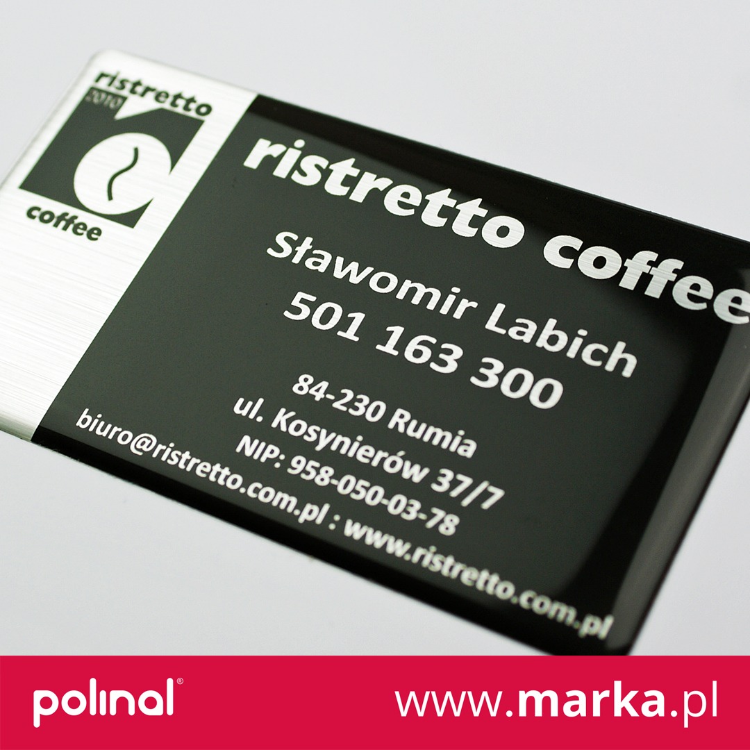 Błyszcząca, czarno-biała wizytówka z logo i danymi kontaktowymi firmy Ristretto Coffee, z adresem, numerem telefonu i NIP.