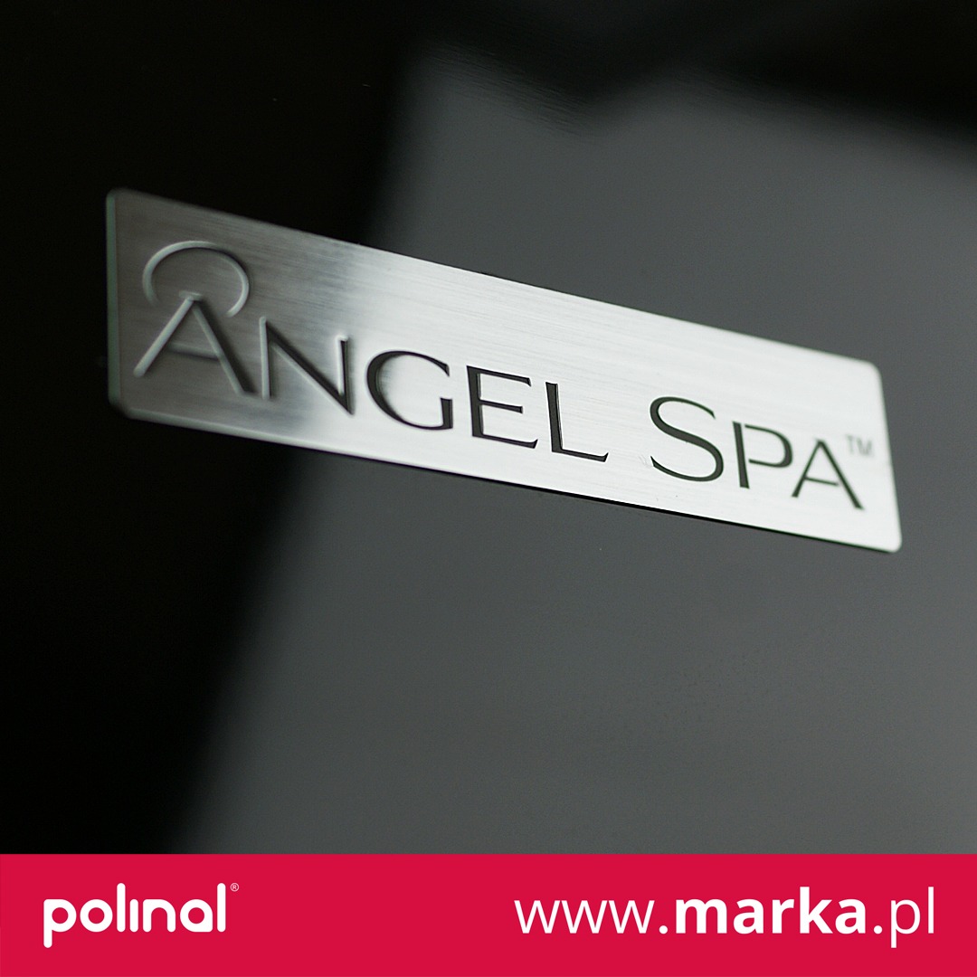 Metalowa tabliczka z napisem 'Angel SPA' na ciemnym tle, z widocznym logo firmy.