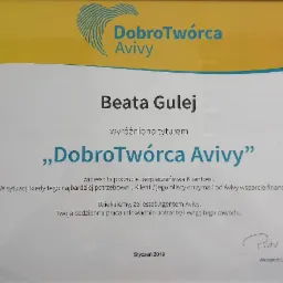 Certyfikat 'DobroTwórca Avivy' dla Beaty Gulej, agenta Avivy, za zapewnienie poczucia bezpieczeństwa klientom, podpisany przez Wiceprezesa Zarządu w styczniu 2019.