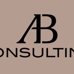 Logo firmy AB Consulting na beżowym tle, czarne litery i nazwa.