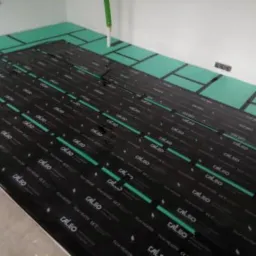 Folie grzewcze rozłożone na podkładzie XPS.