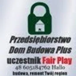 Logo firmy budowlanej Dom Budowa Plus z zielonym symbolem kłódki i domu, informacją o uczestnictwie w programie Fair Play oraz numerem telefonu, na szarym tle.