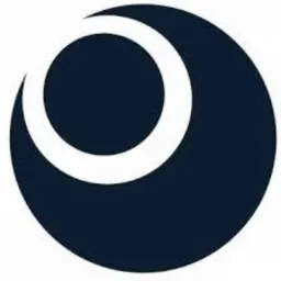 Abstrakcyjne logo przedstawiające ciemnoniebieski okrąg z białym półksiężycem wewnątrz, tworzącym dynamiczną i nowoczesną kompozycję.