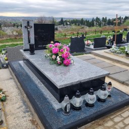 Nagrobek wykonany z granitu Whiskont white oraz Bengal black.
Zapraszamy do kontaktu 730-826-600
